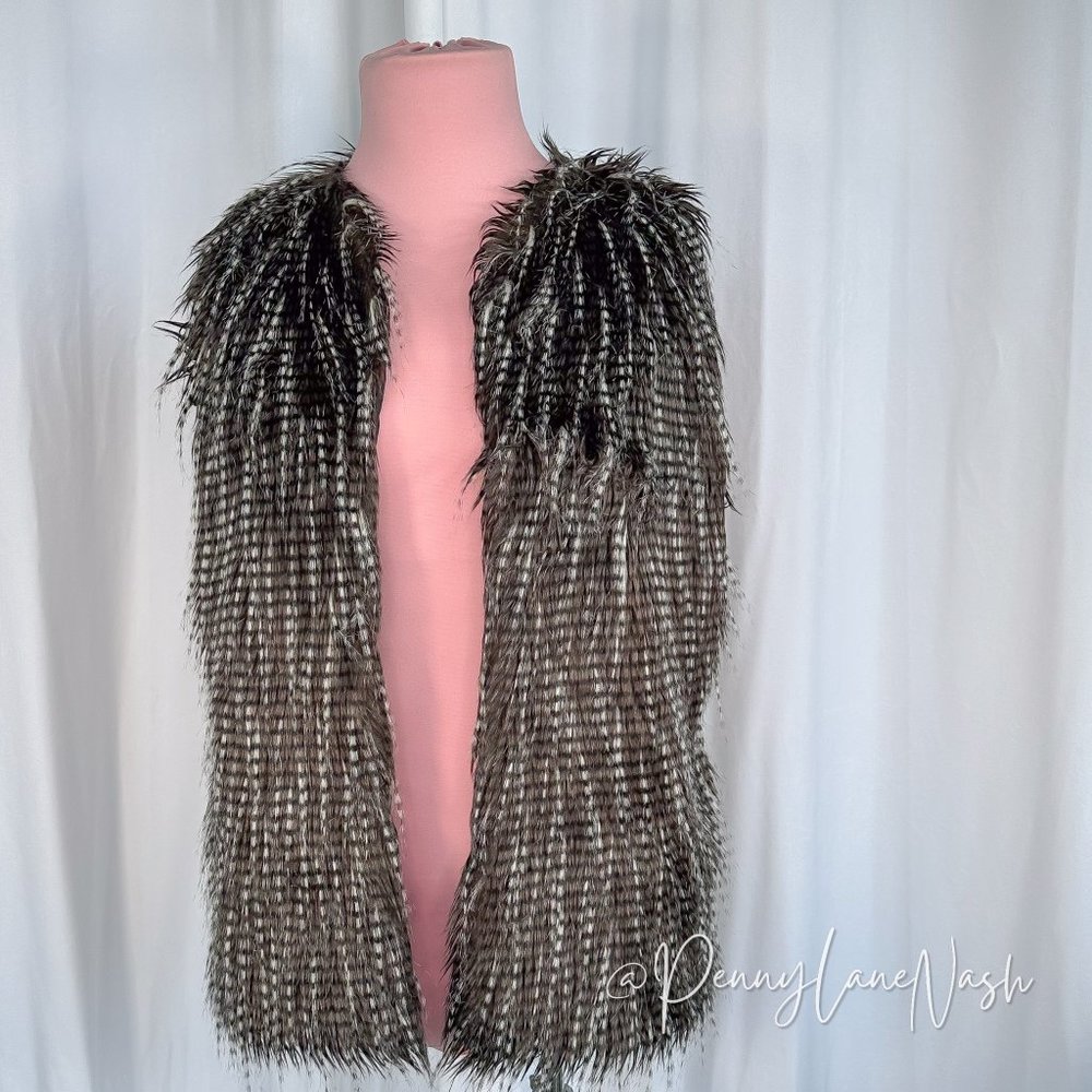 Rue21 Faux Fur Hook Winter Vest - Picture 1 of 9